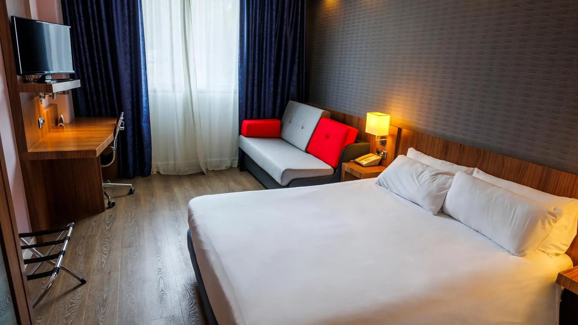 Holiday Inn Express Bilbao Airport By Ihg Derio Hotell